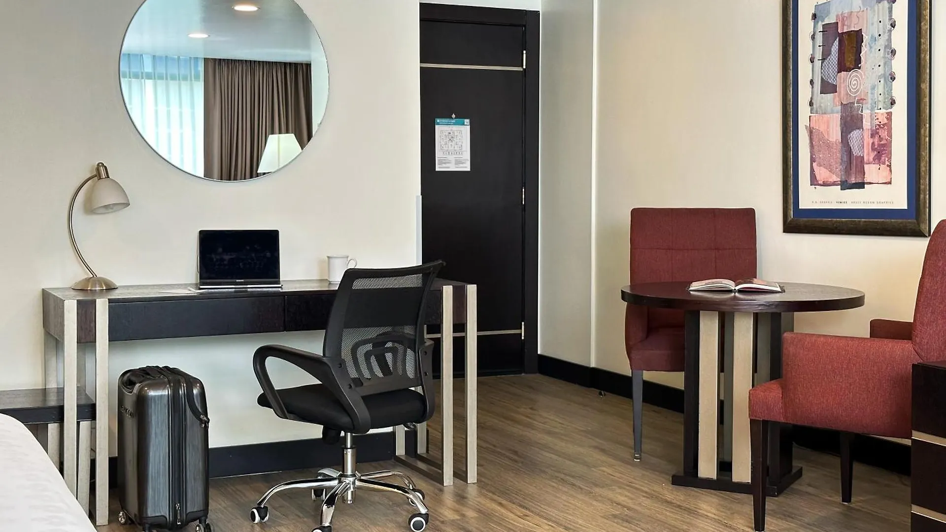 Hotel Wyndham Garden Quito 4*,