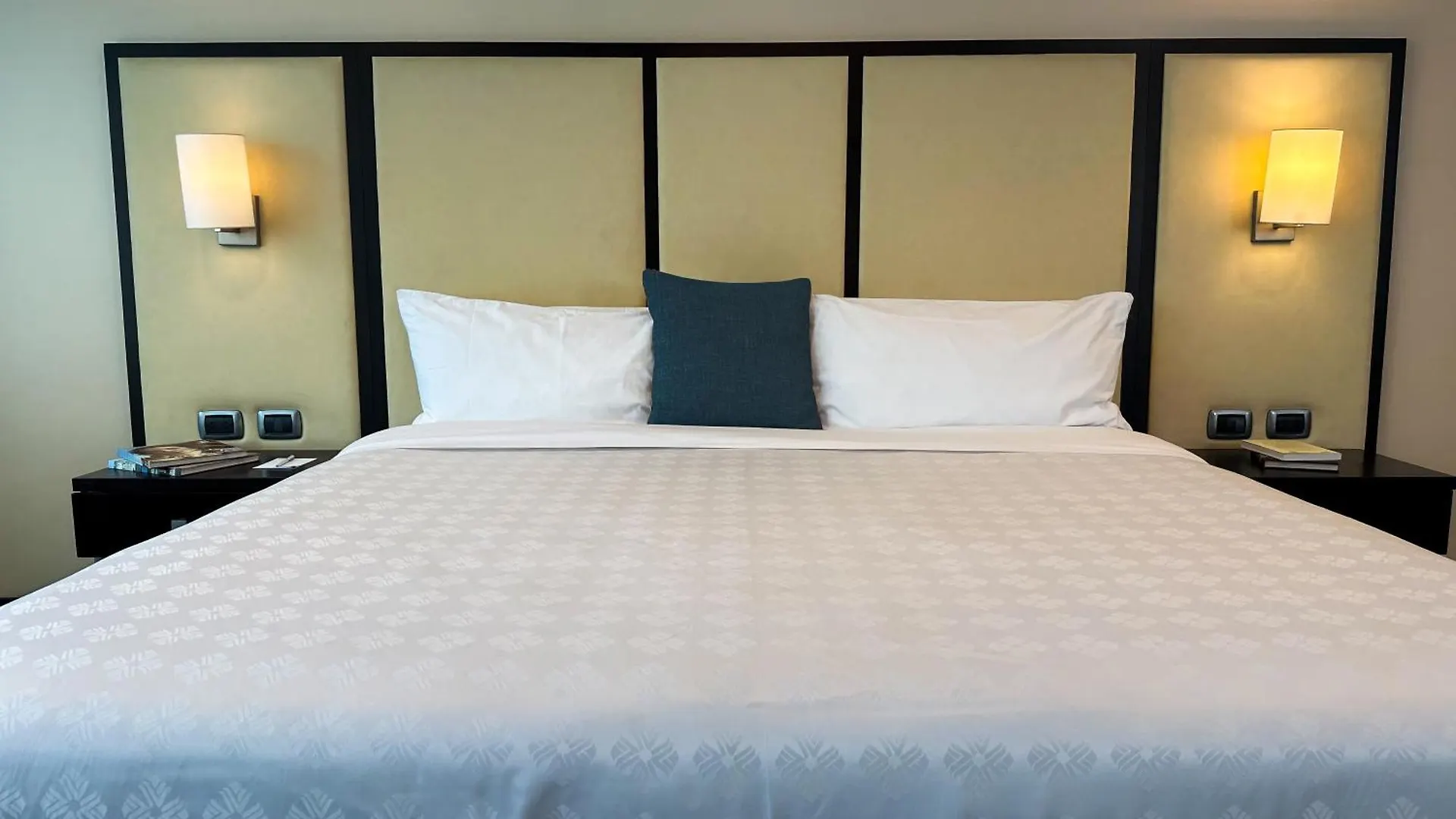 Hotel Wyndham Garden Quito 4*,  Ecuador