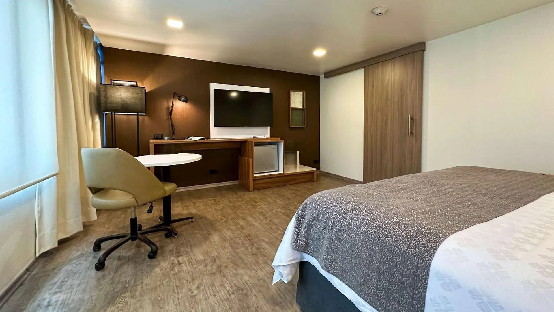 Hotel Wyndham Garden Quito 4*,  Ecuador