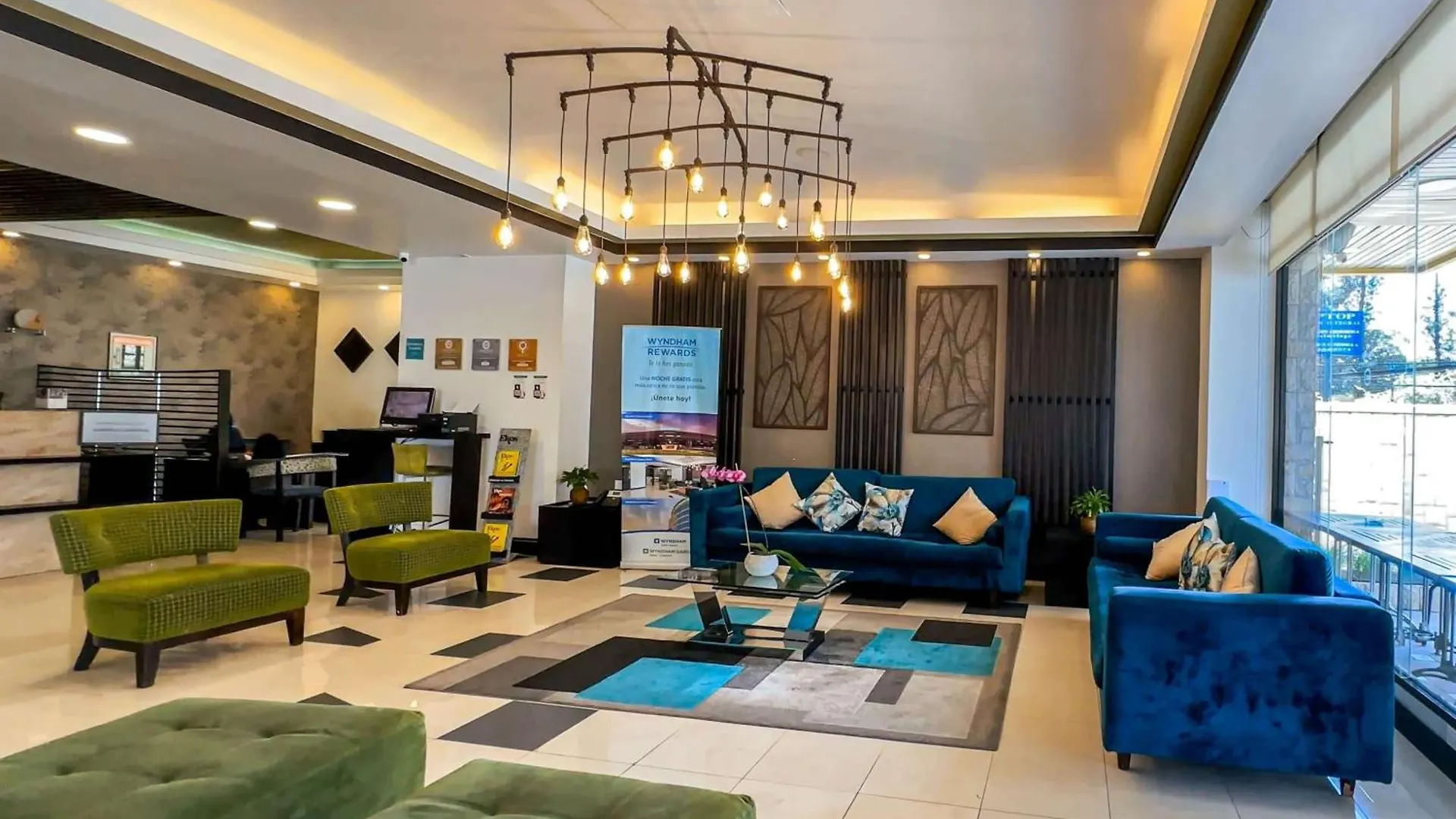 Hotel Wyndham Garden Quito 4*,