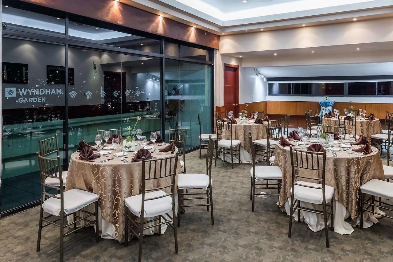 Hotel Wyndham Garden Quito