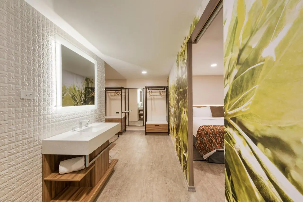 Wyndham Garden Quito Hotel