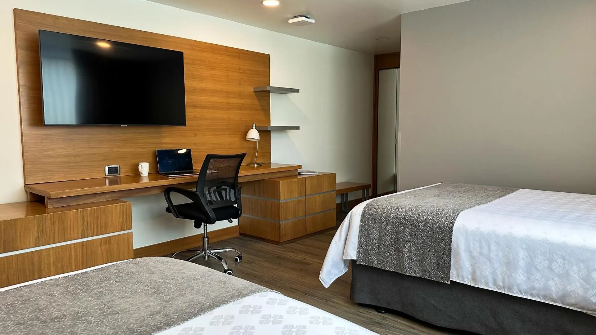 ****  Wyndham Garden Quito Hotel Ecuador