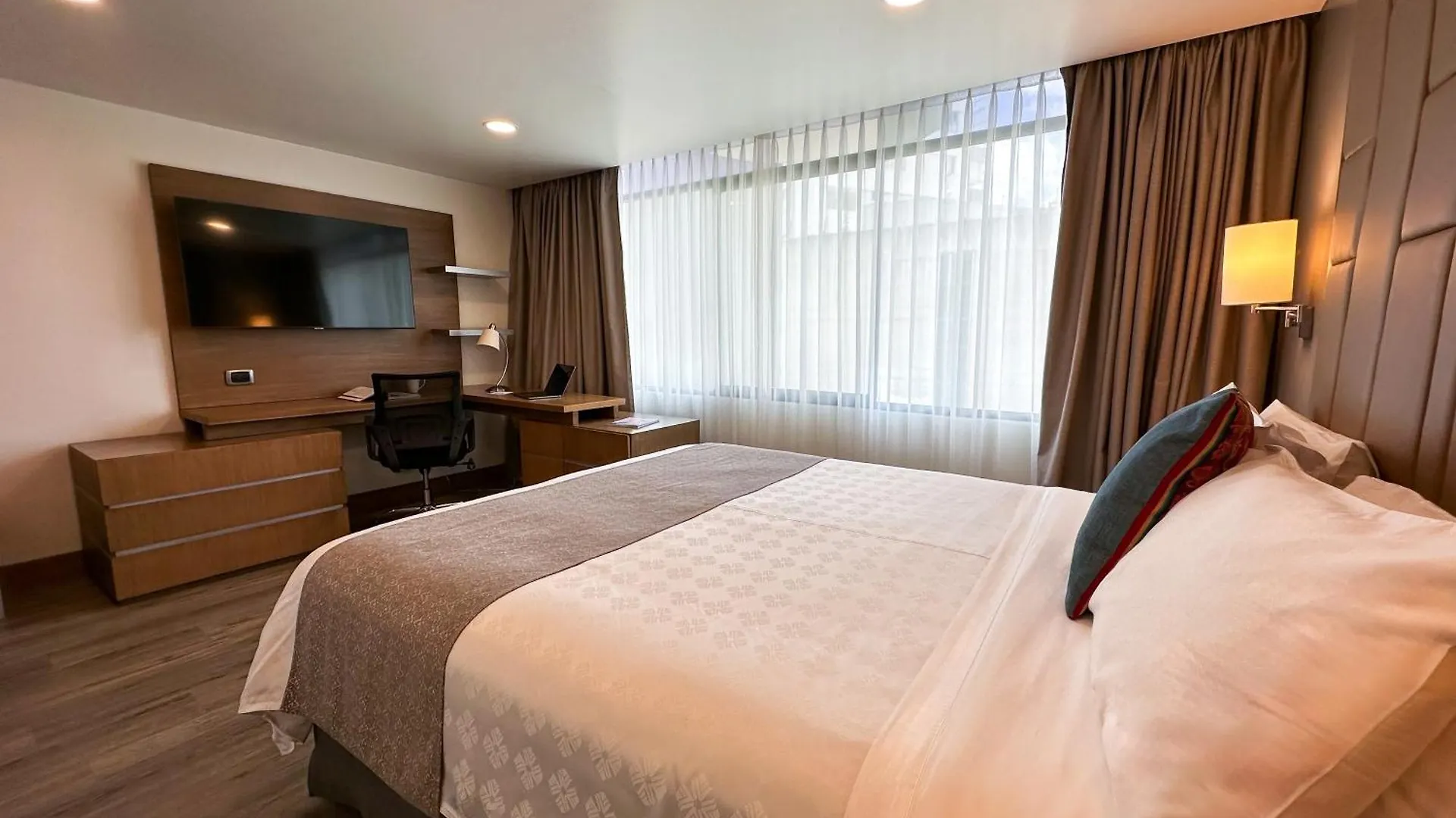 Wyndham Garden Quito Hotel 4*,