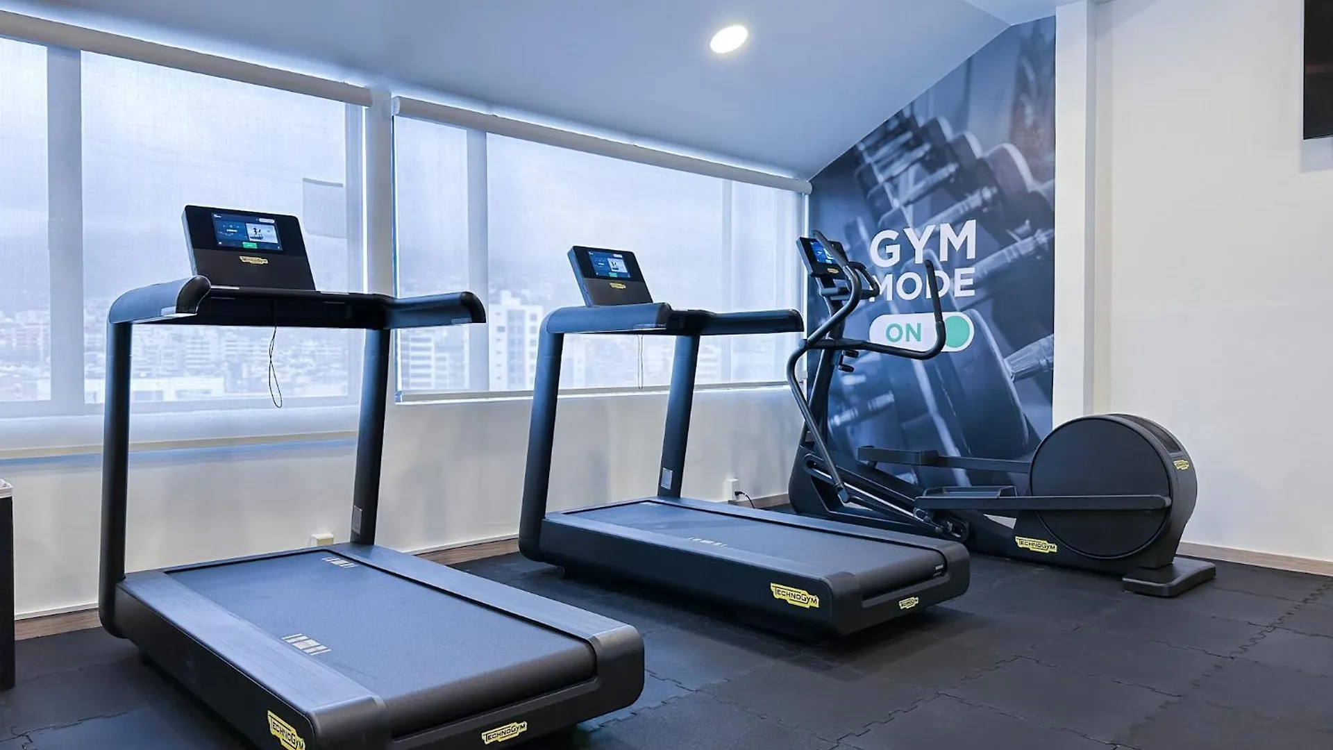 Hotel Wyndham Garden Quito 4*,